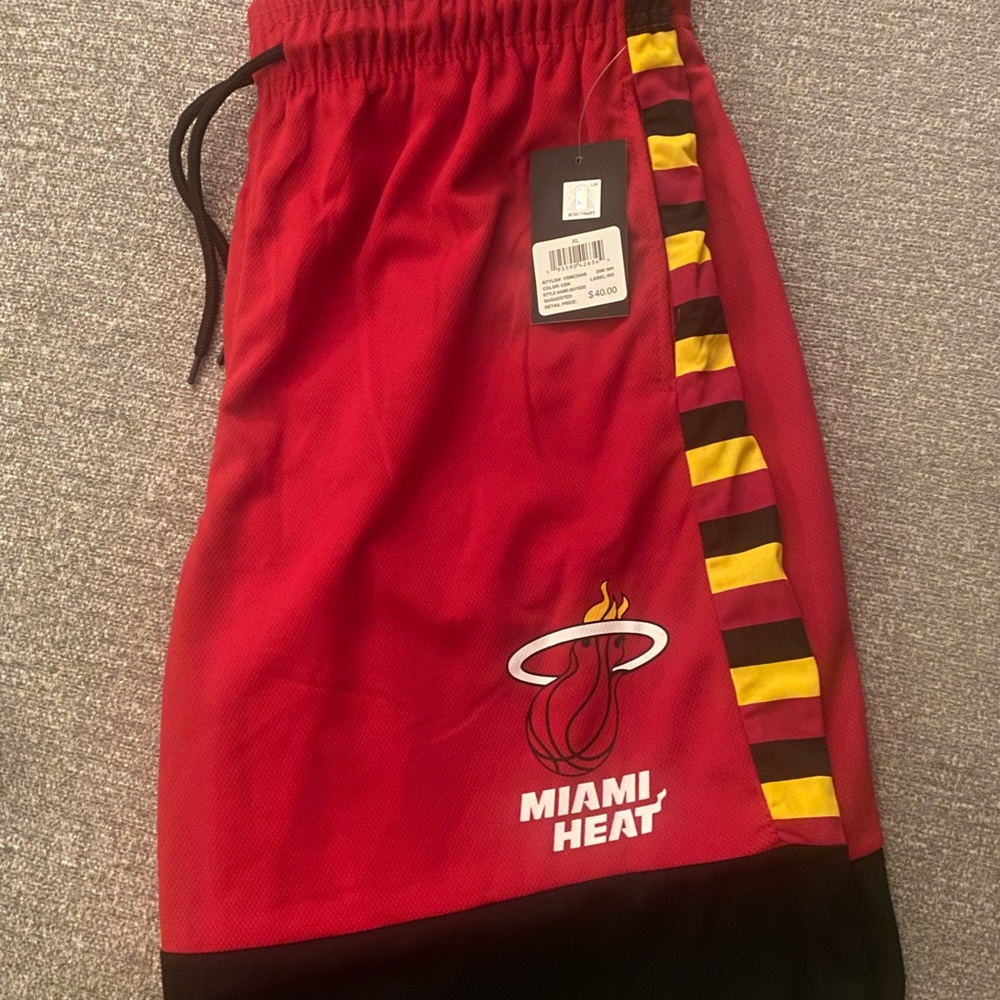 Miami Heat Men’s Basketball Shorts - Picture 2 of 2